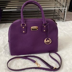 Michael Kors, Purple, Gold Hardware, Pockets inside, Like New and very nice